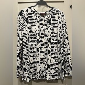 Dana Buchman Black and White Floral Button Down Blouse EUC Like New!